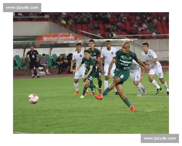 绿城迎战梅县关键之战双方为冲击积分榜全力以赴赛季走向备受关注